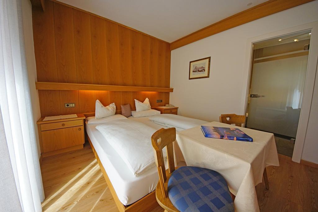 Garni Tofana Hotel Corvara In Badia Exterior foto
