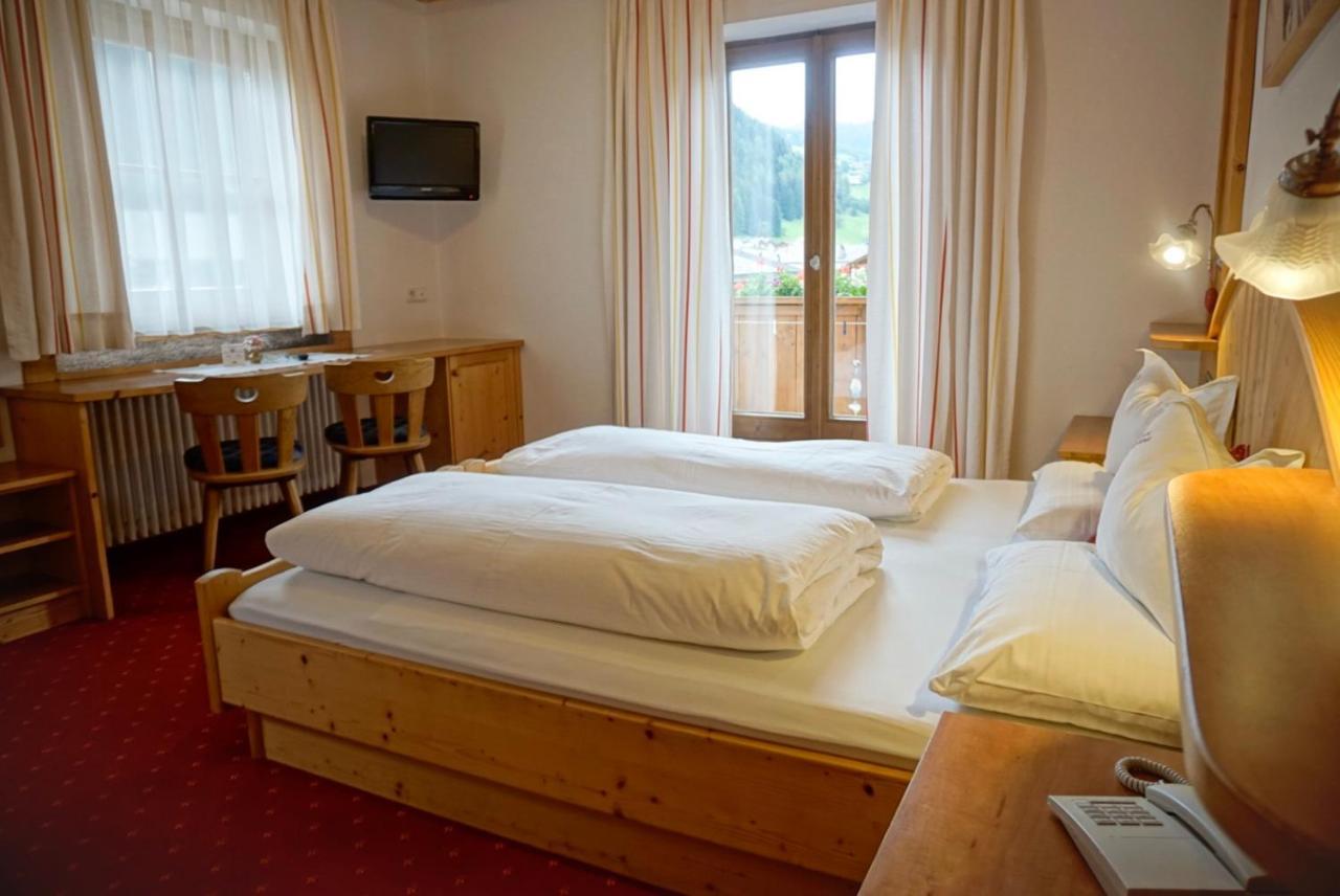 Garni Tofana Hotel Corvara In Badia Exterior foto